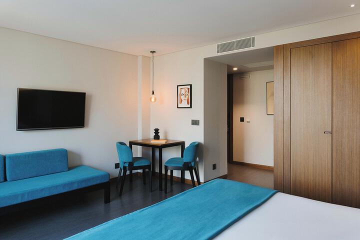 Room 73 of 79