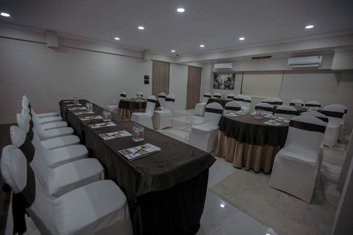 Ballroom/Hall 30 of 34