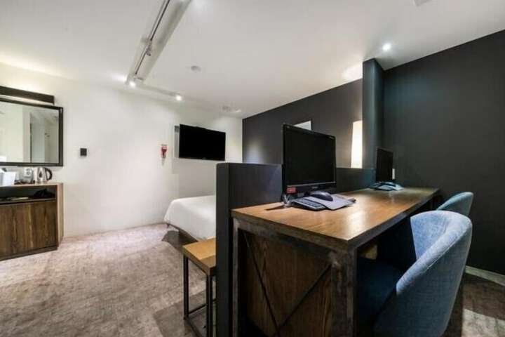 Room 9 of 33