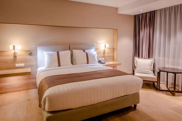 Room 26 of 54
