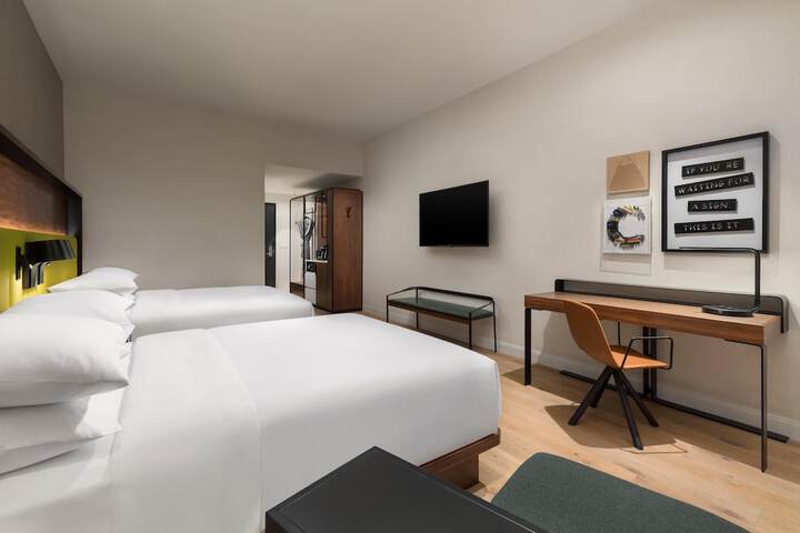Room 34 of 90
