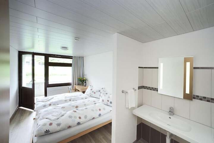Room 4 of 26