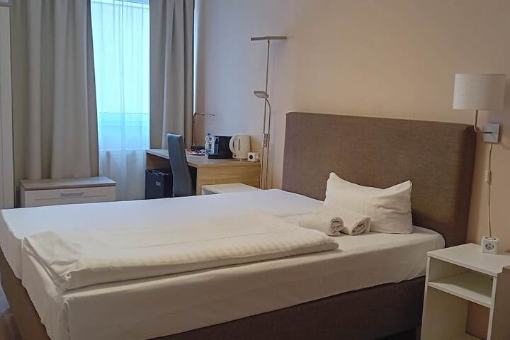 Room 5 of 7