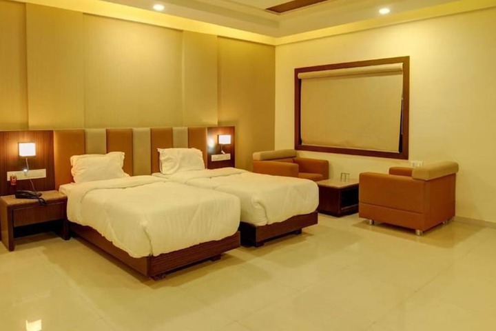 Room 2 of 10