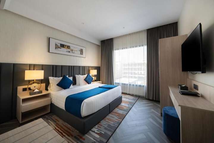 Room 5 of 11