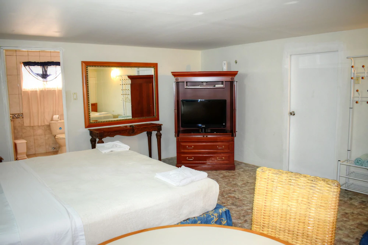 Room 5 of 10