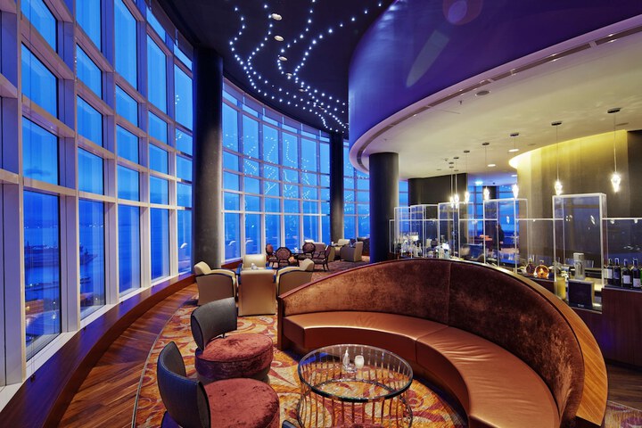 Lounge 100 of 130