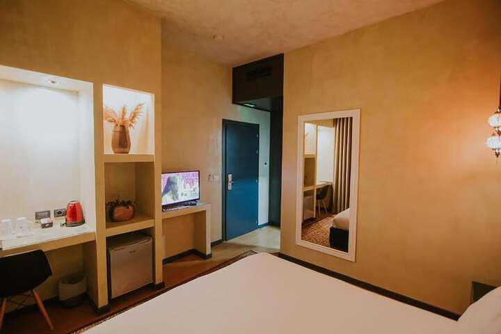 Room 33 of 59