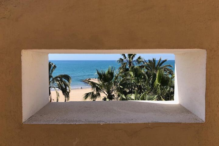 Room 4 of 37
