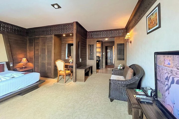 Room 25 of 76