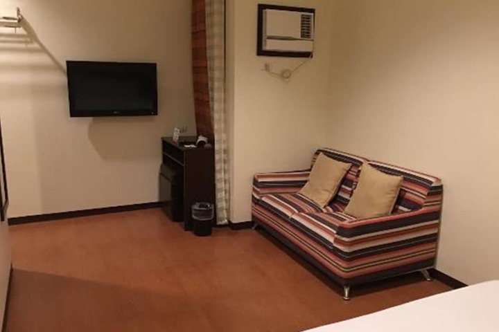 Room 14 of 22