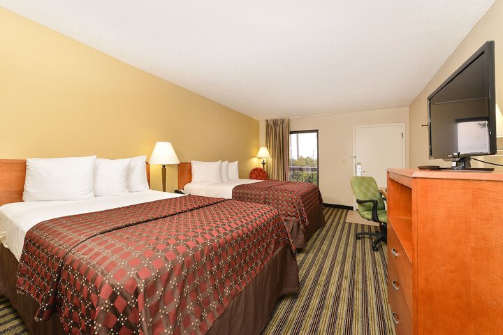 2 Double Beds (1 of 10)