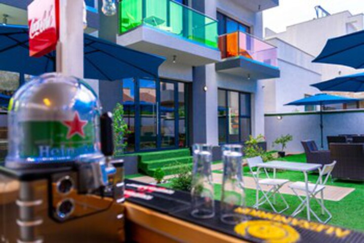 Hotel Exterior 11 of 32