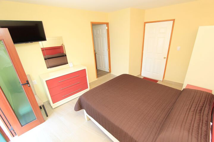 Room 13 of 32