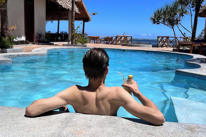 Pool 21 of 33