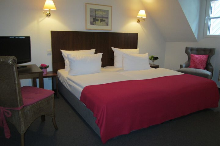 Room 3 of 45