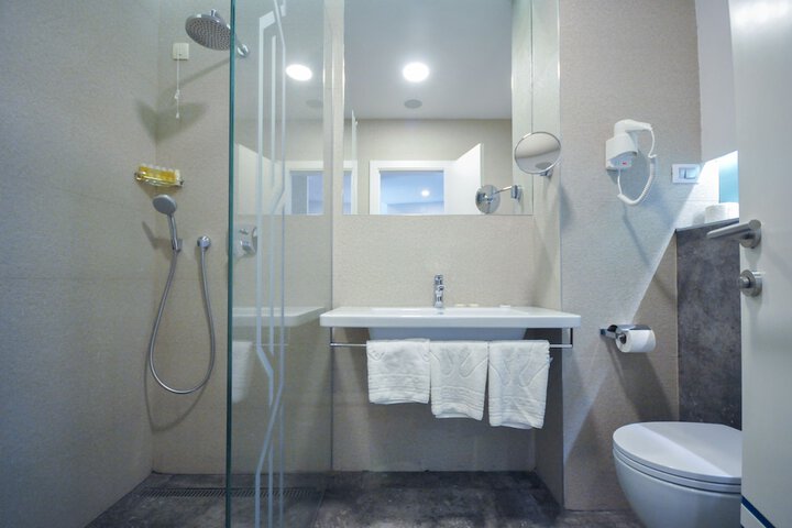 Room 15 of 31