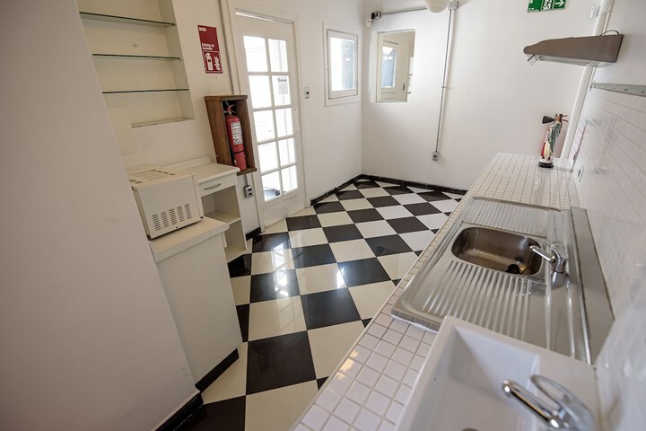 Room 13 of 28