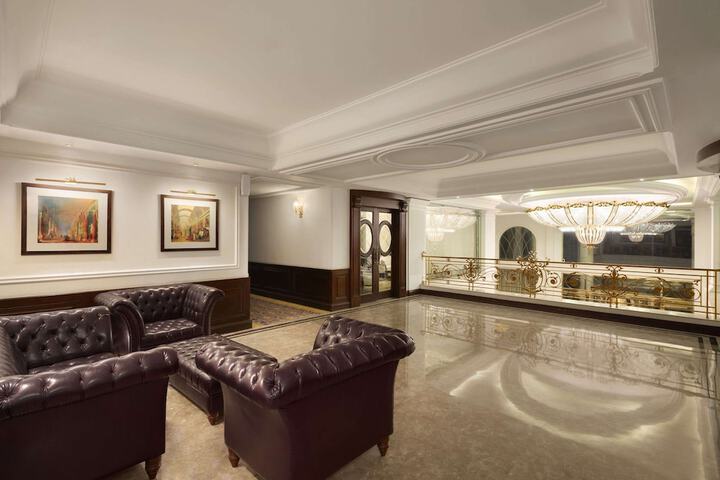 Entrance & Lobby