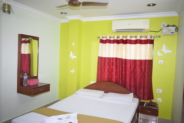 Room 8 of 18