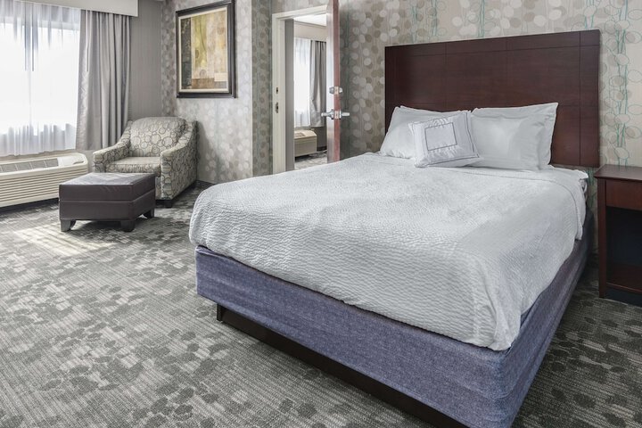 1 King Bed High Speed Internet Accessible Desk Microwave and Refrigerator Sofa Bed Full Brea (17 of 22)