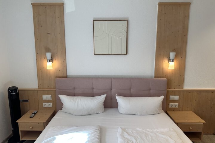 Room 5 of 85