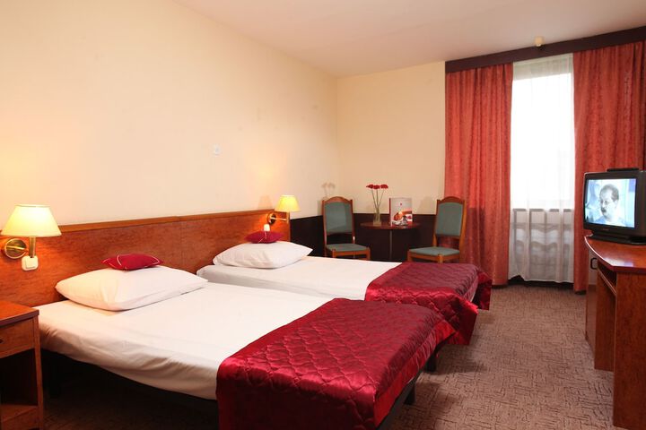 Room 4 of 48