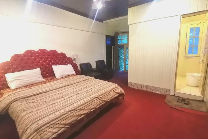 Room 4 of 31