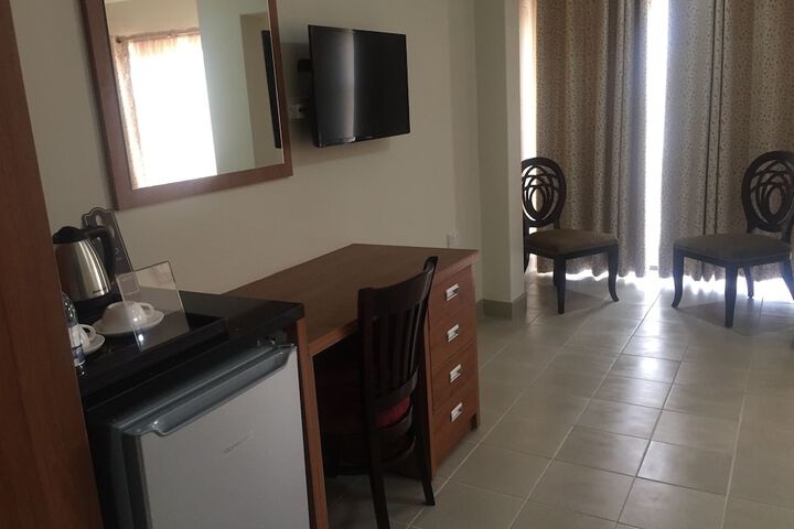 Room 6 of 74