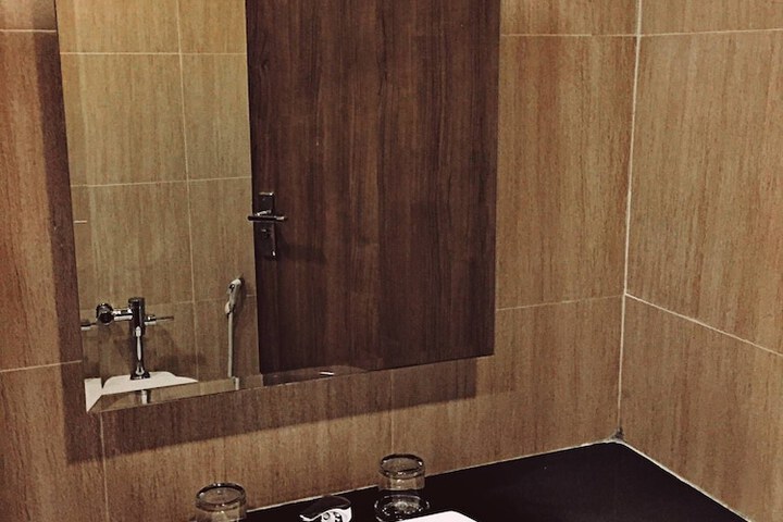 Room 23 of 37