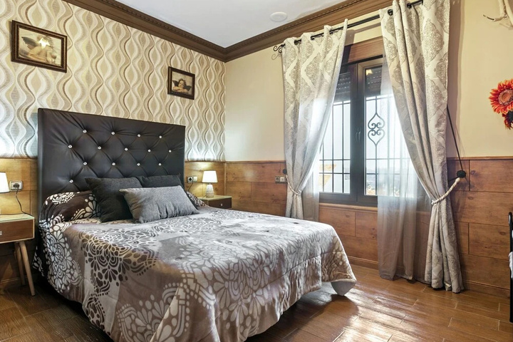 Room 5 of 20