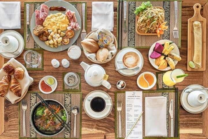 Dining 21 of 32