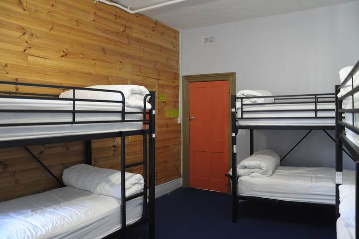 Room 14 of 68