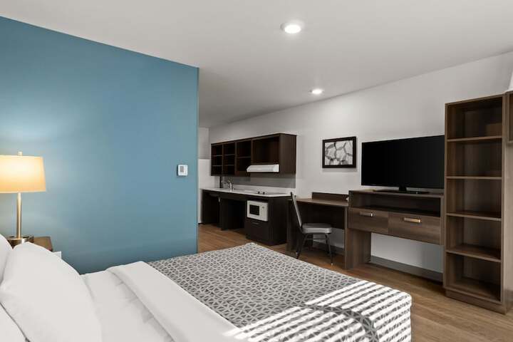 Room 11 of 28