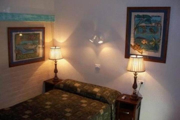 Room 9 of 32