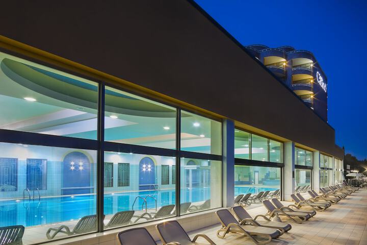 Hotel with Pool