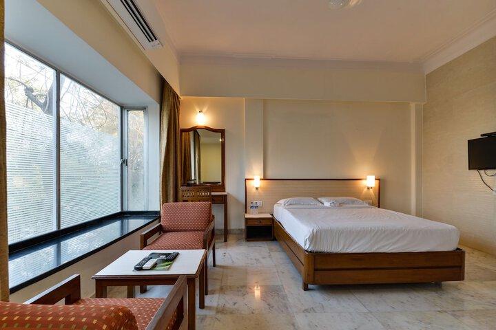 Room 10 of 19
