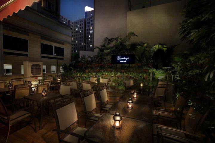 Lounge 40 of 70