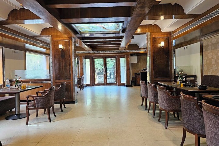 Dining 6 of 8