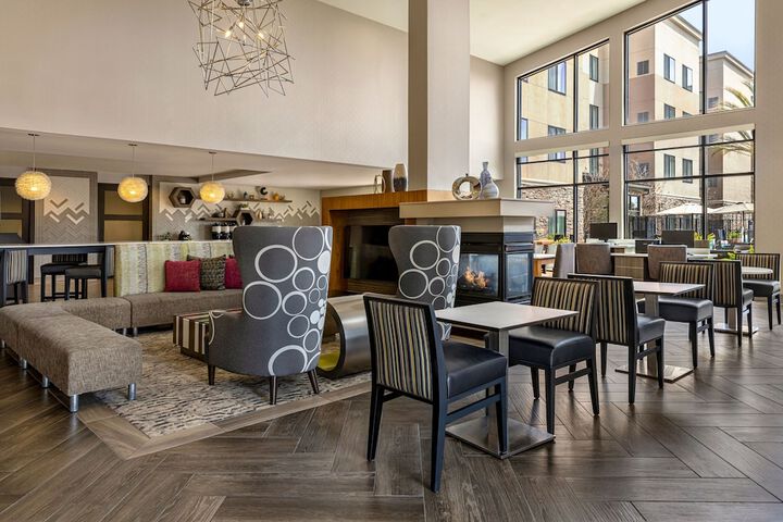 Lobby lounge