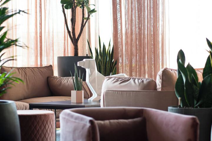Lobby lounge