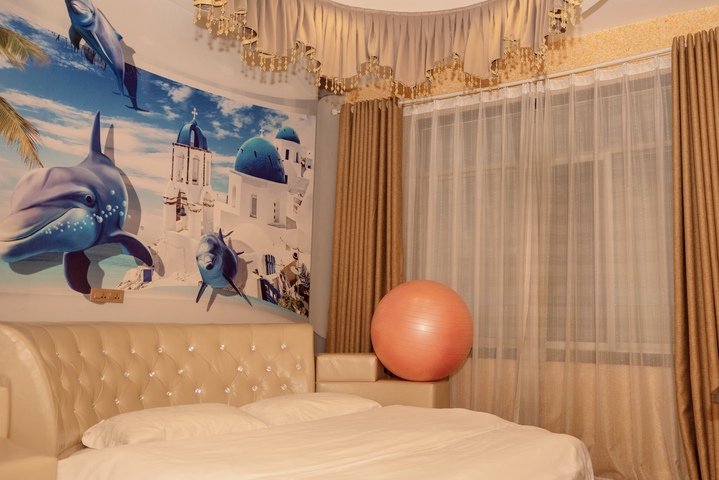 Huangping Qianhe Theme Hotel