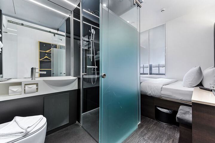 Room 34 of 52