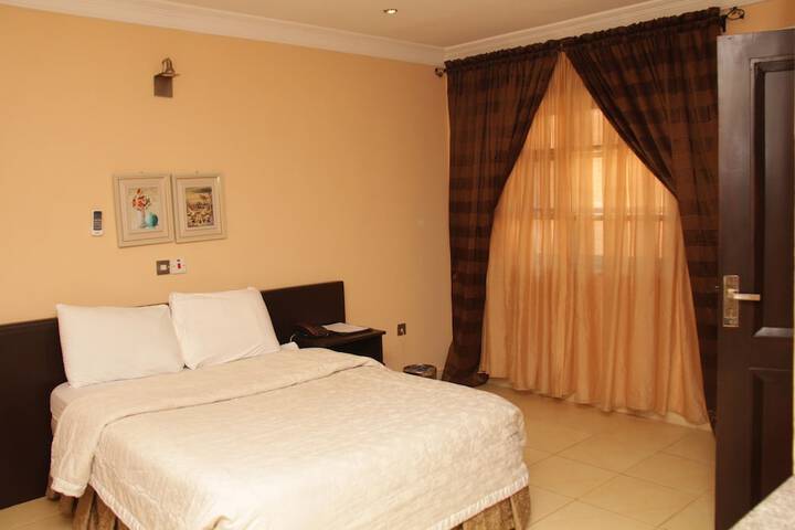 Room 2 of 41
