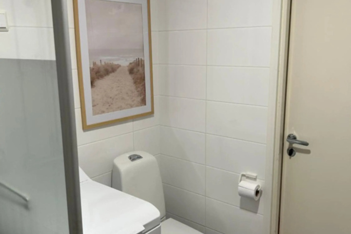 Room 6 of 13