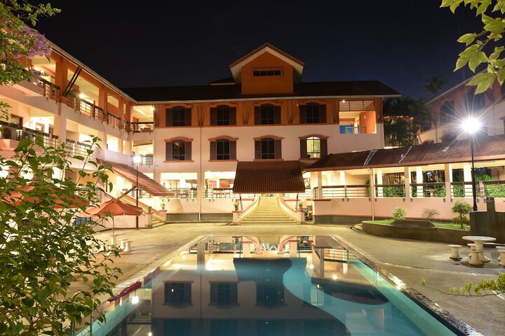 Pool Hotel