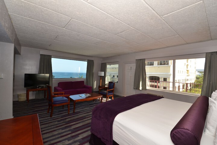 1 King Bed (2 of 8)