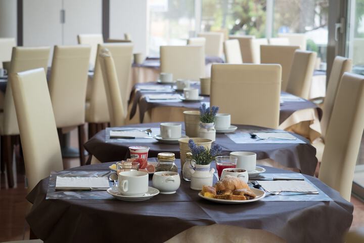Breakfast/Coffee Service 27 of 38