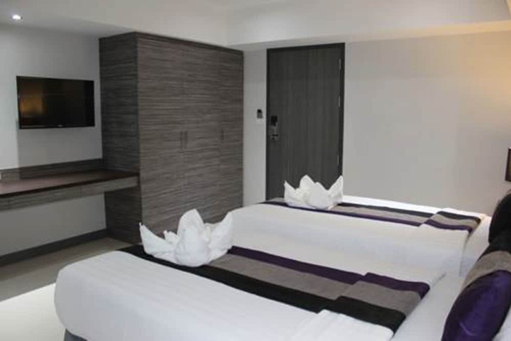 Room 6 of 24