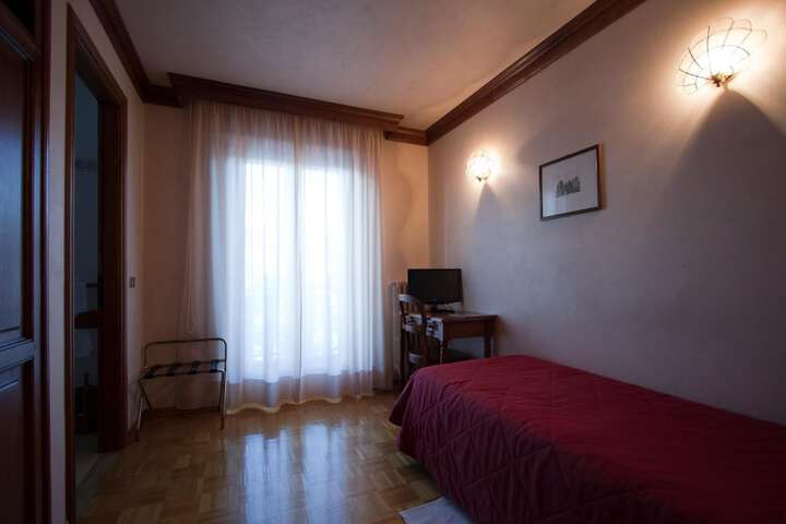 Room 14 of 62